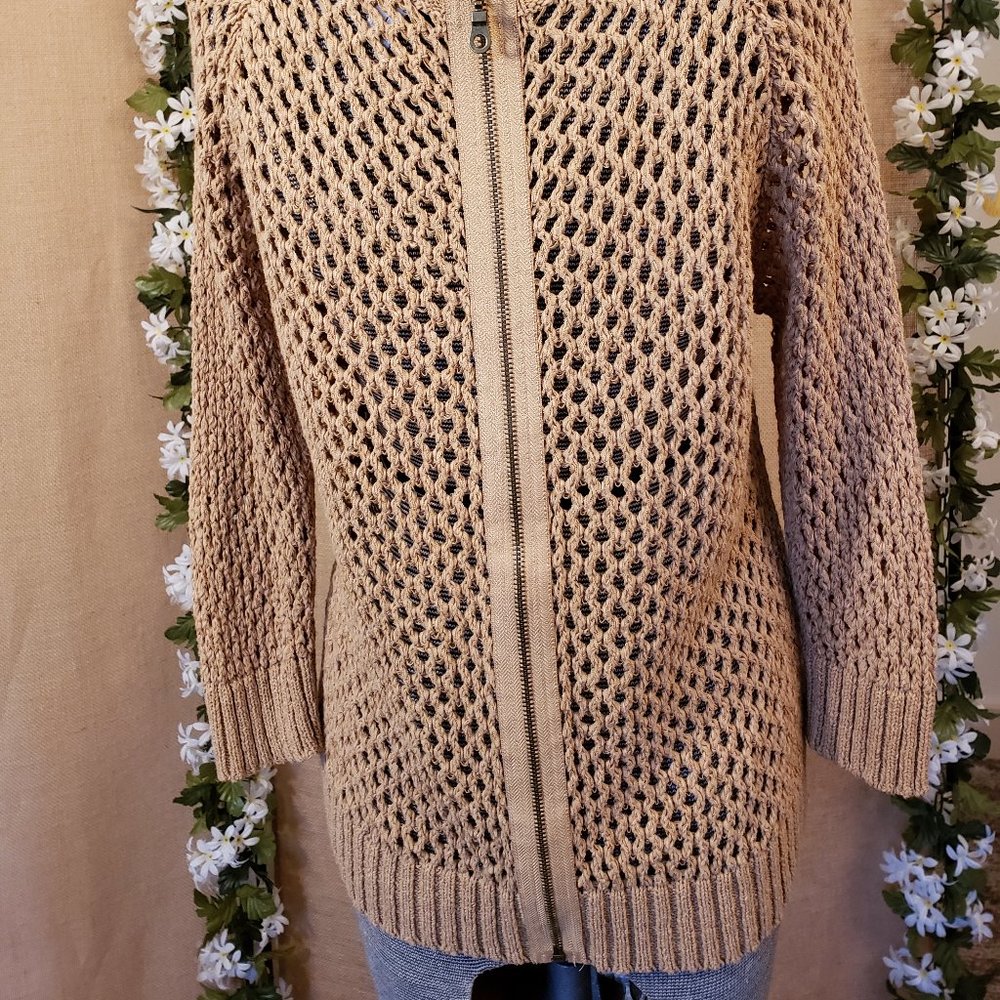 Spring Sweater/Pull-Over Style - Picture 5 of 8